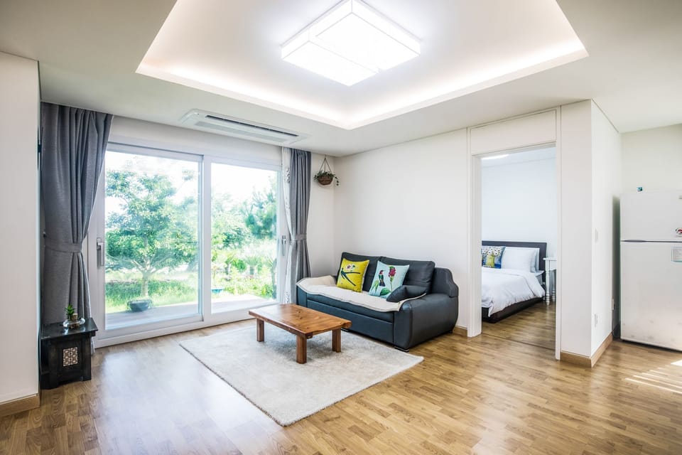 3 Bed room | Desk, soundproofing, iron/ironing board, free WiFi