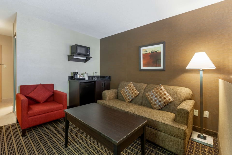 Hypo-allergenic bedding, pillowtop beds, desk, laptop workspace