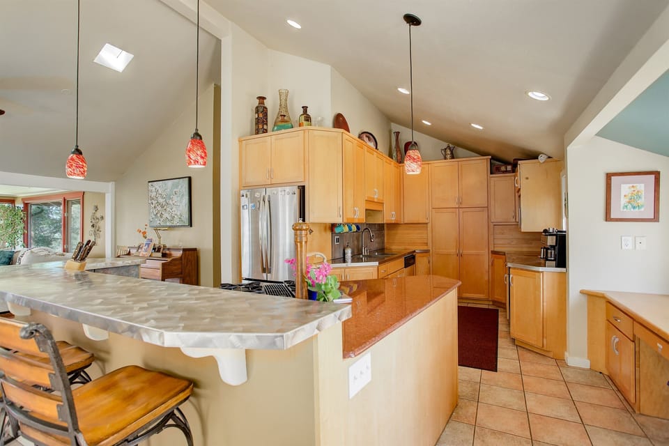 Kitchen & Bar
