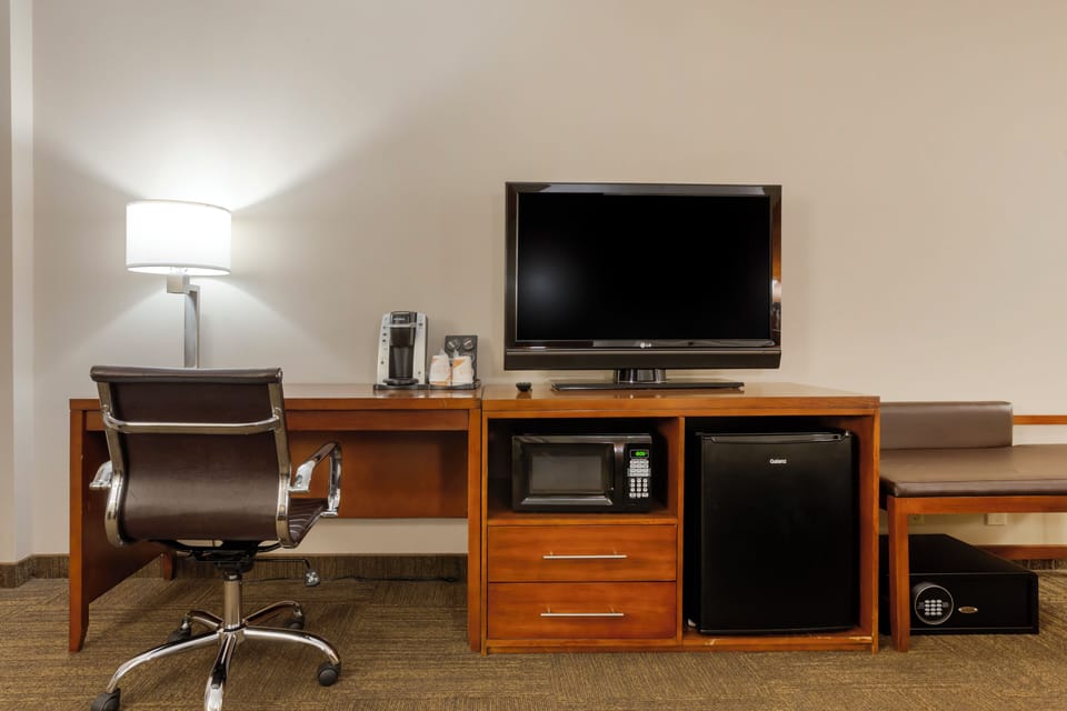 Premium bedding, down comforters, desk, laptop workspace