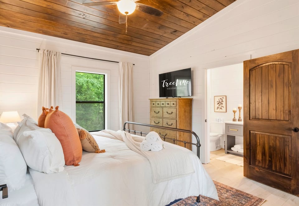 Welcome to your cozy corner of paradise! This king bedroom with en-suite bathroom offers a blend of rustic charm and privacy.