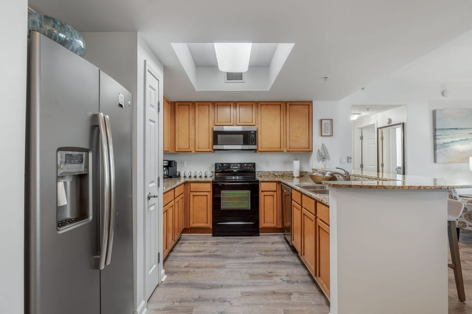 Fully Stocked Kitchen with all the comforts of home