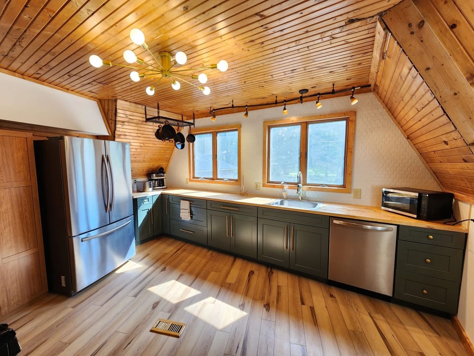 Kitchen with dishwasher