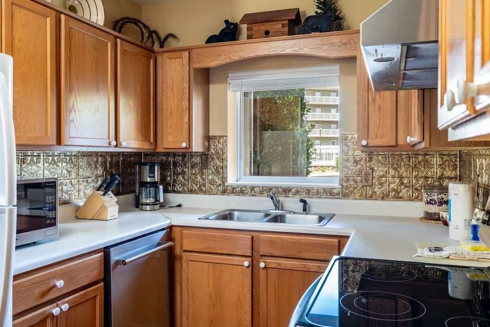 All the natural light while you make your morning coffee or whip up a home-cooked meal.