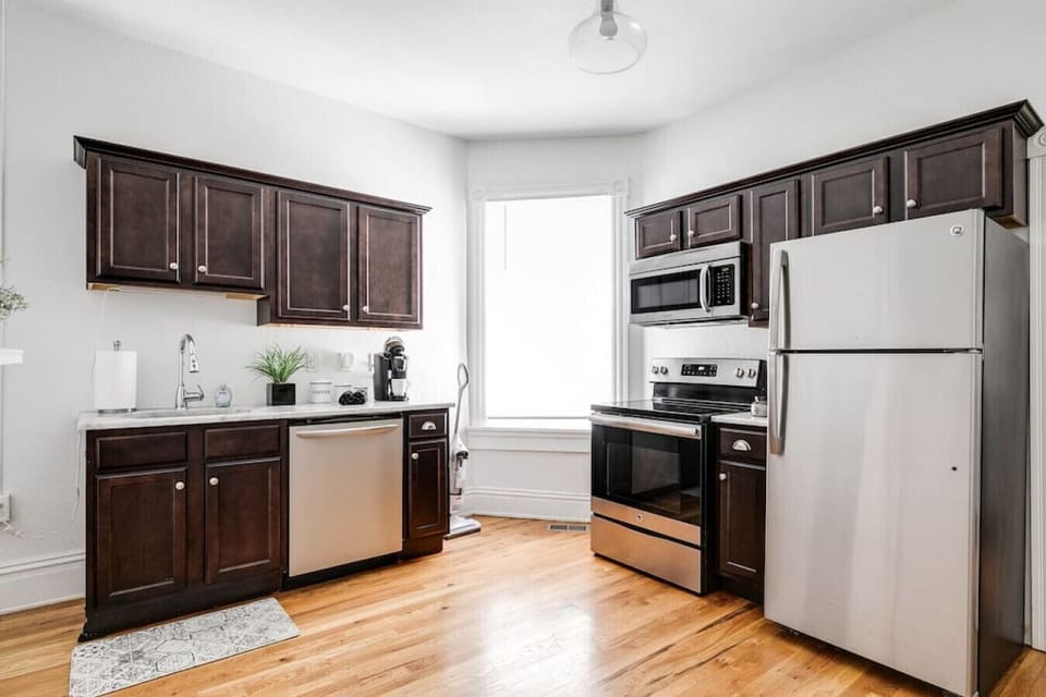 Fully equipped kitchen with everything you need for easy meals, including a dishwasher, microwave, Keurig, and a high‑top dining area for two. Enjoy your favorite shows on the flat‑screen Roku TV while you cook or dine.