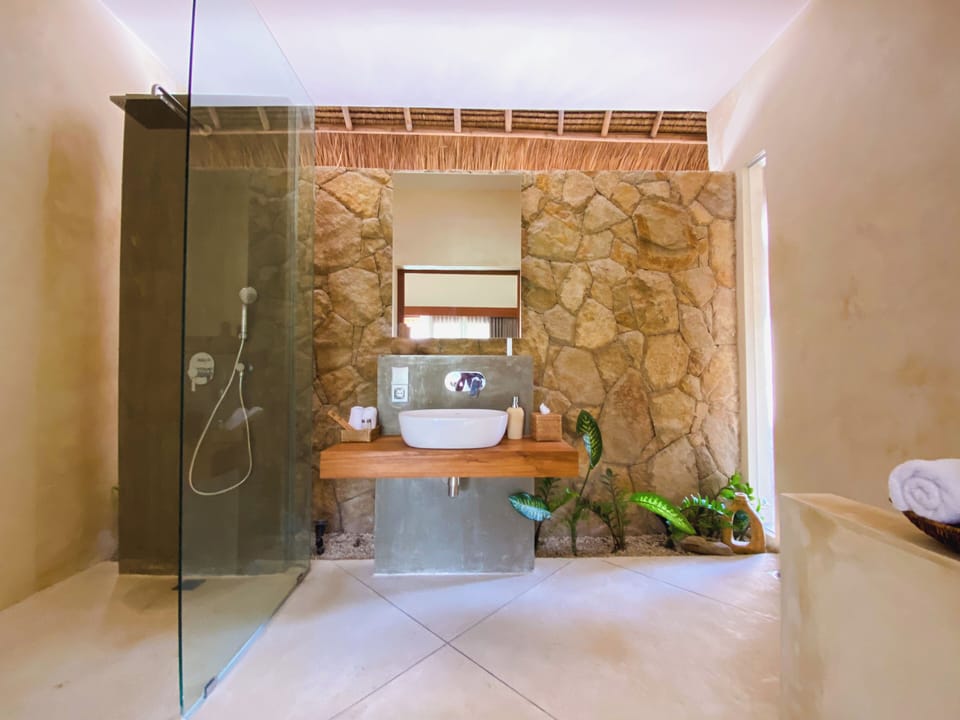 Deluxe Double Room | Bathroom