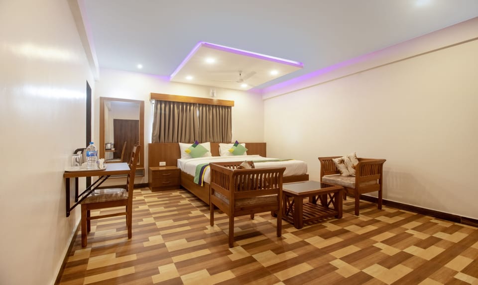 Standard Room | In-room safe, desk, iron/ironing board, rollaway beds