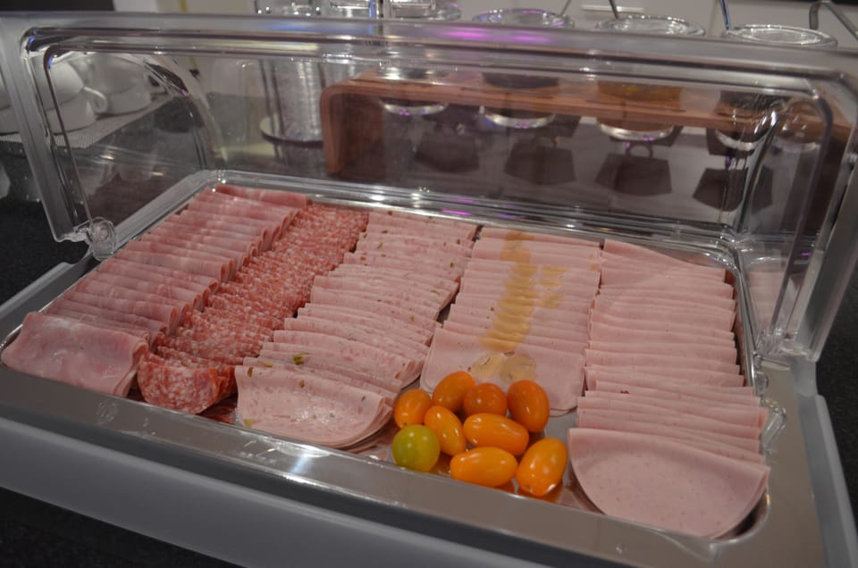 Daily buffet breakfast for a fee