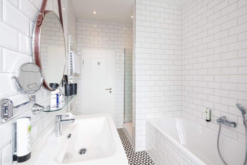 Two Bedroom Apartment - 48 m² | Bathroom | Shower, rainfall showerhead, free toiletries, hair dryer