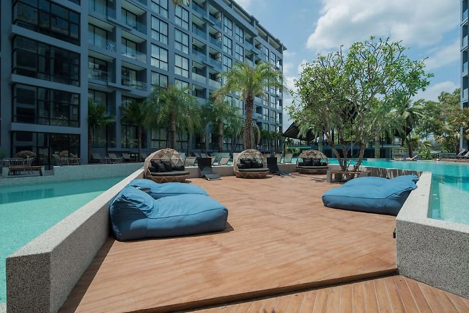 3 outdoor pools