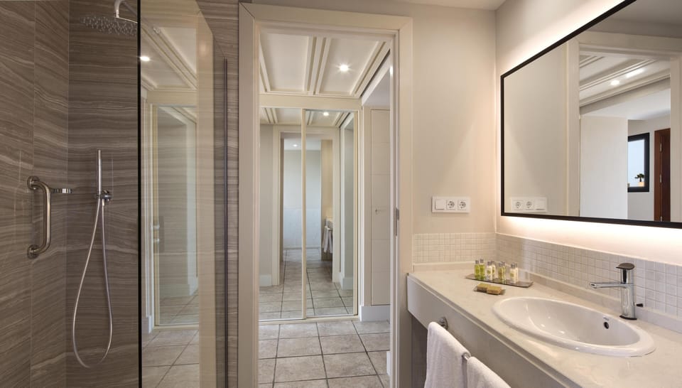 Suite, 2 Bedrooms | Bathroom | Free toiletries, hair dryer, bathrobes, slippers