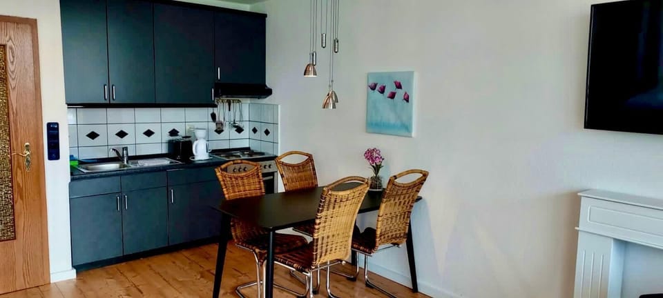 Superior Apartment, 1 Bedroom | Private kitchen | Fridge, microwave, oven, stovetop
