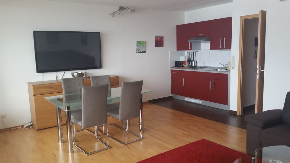 Superior Apartment, 1 Bedroom | In-room dining