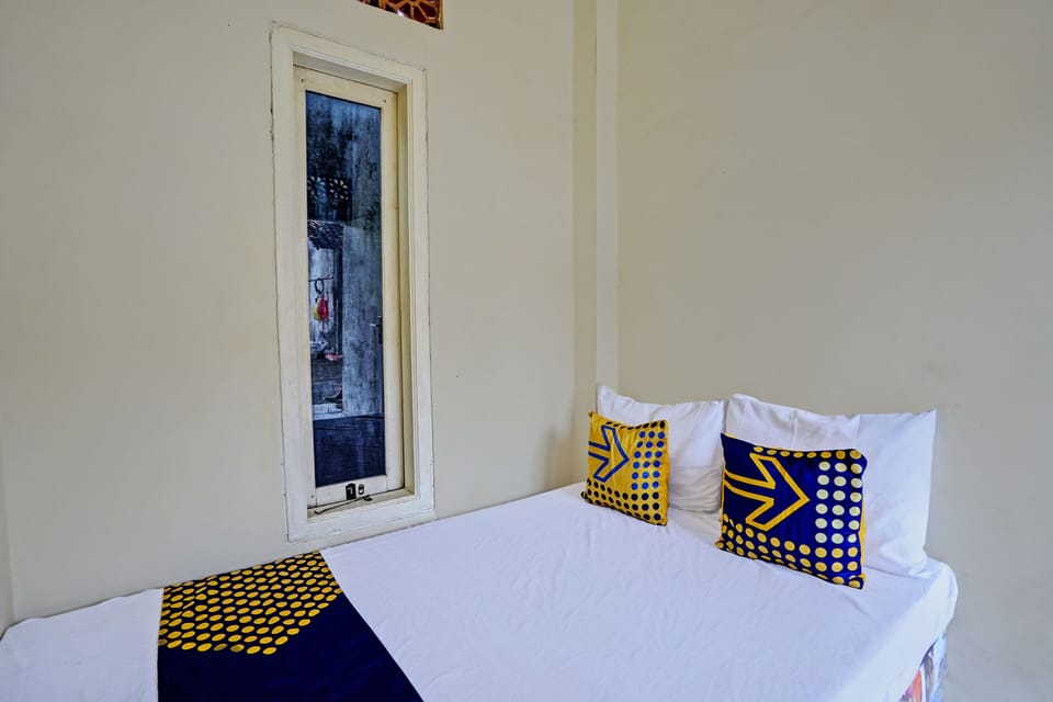 Basic Double Room | Laptop workspace, free WiFi, bed sheets