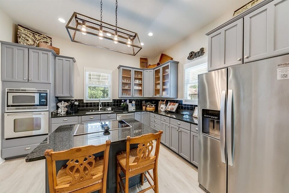 Beautiful Full equipped Kitchen