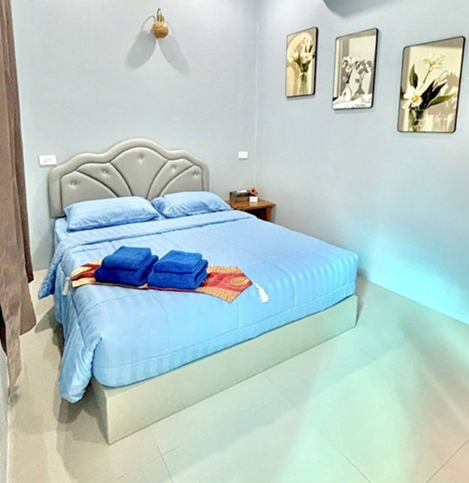 Superior Studio | Premium bedding, desk, iron/ironing board (on request), WiFi (free)
