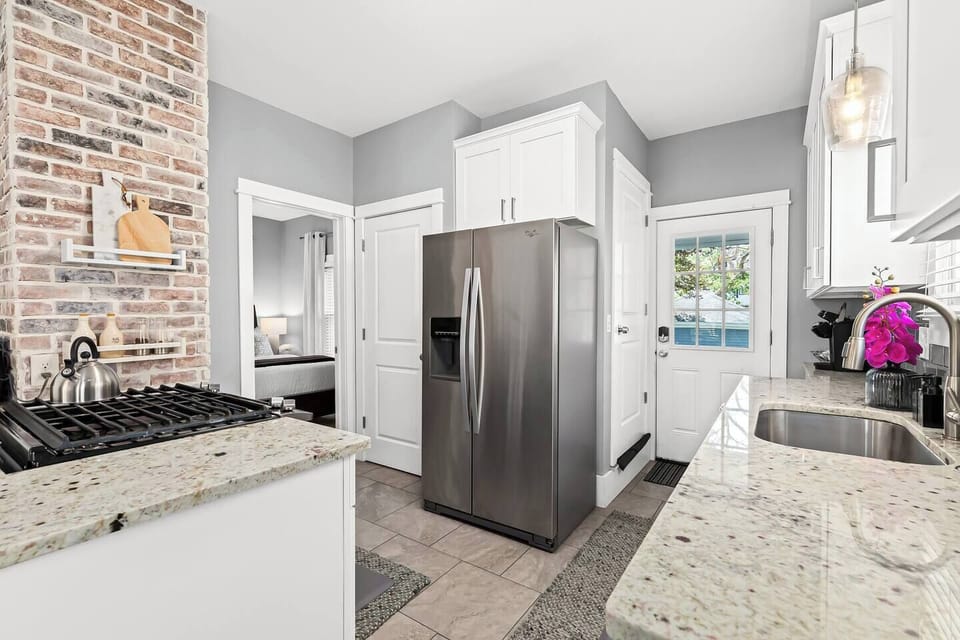 Begin your day with a delightful experience, savoring your mornings in our kitchen.