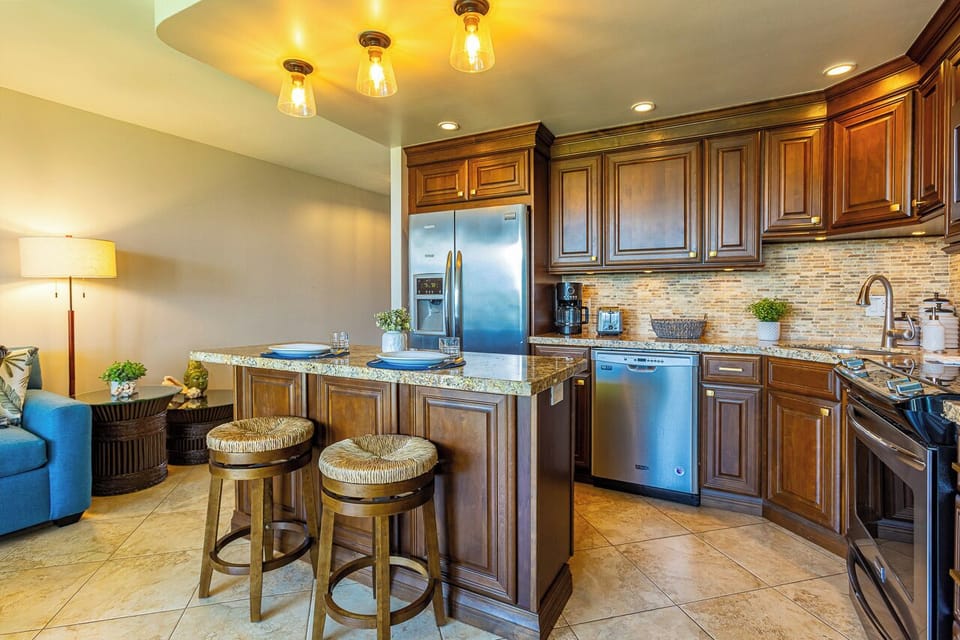 Plenty of counter and cabinet space