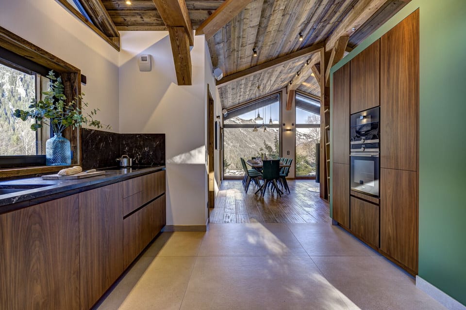 Sleek kitchen with granite worktops