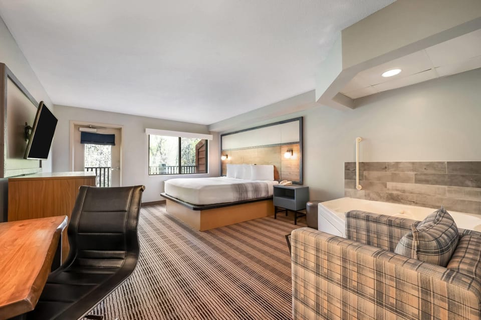 Room, 1 King Bed, Non Smoking, Jetted Tub (Forest View, Balcony) | Desk, iron/ironing board, cribs (surcharge), rollaway beds (surcharge)