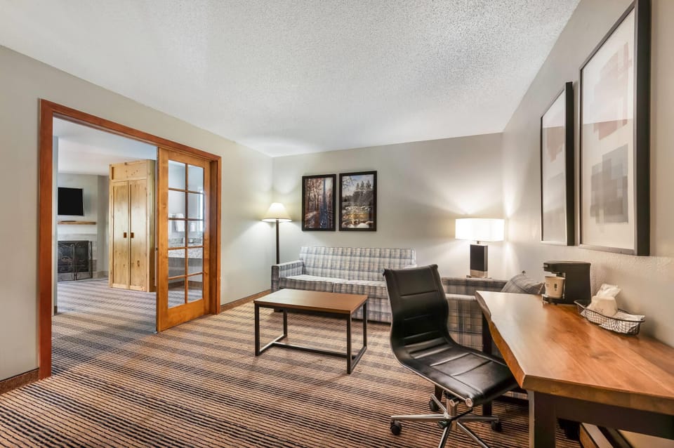 Suite, 1 Bedroom, Non Smoking | Desk, iron/ironing board, cribs (surcharge), rollaway beds (surcharge)