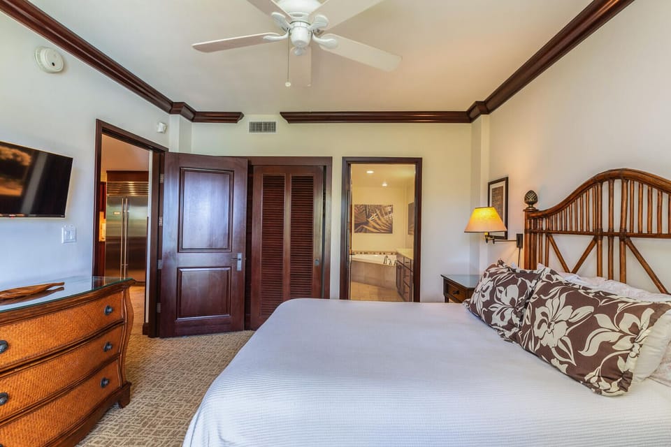 F402 Penthouse Queen Bedroom Suite