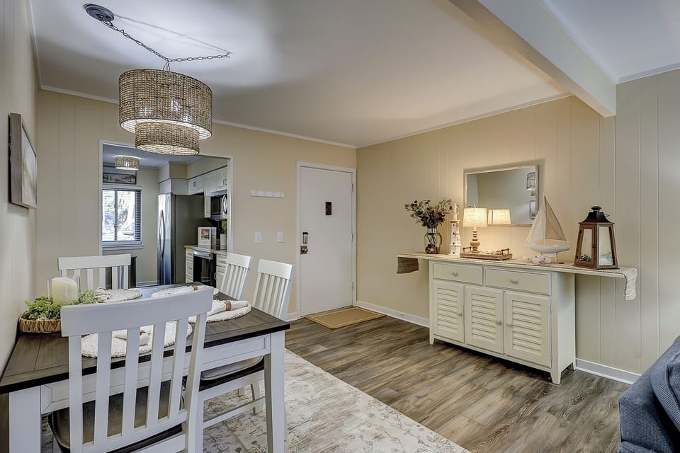 Dining Area and Entry