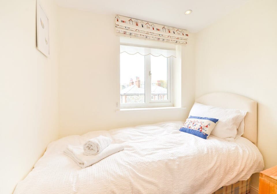 Extra bedroom with one single bed