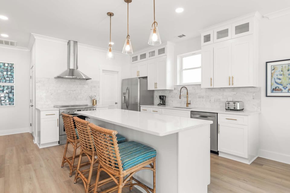 The fully-equipped kitchen with island seating for 3