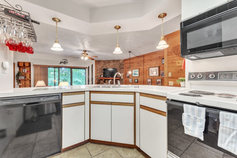 Condo, 2 Bedrooms | Private kitchen | Coffee/tea maker, fridge, oven, toaster