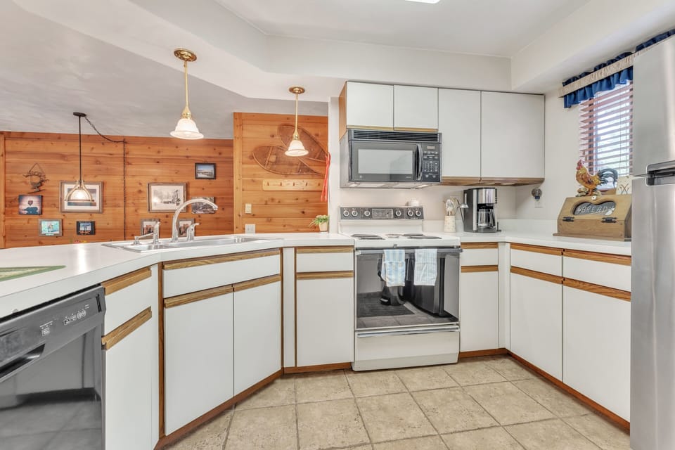 Condo, 2 Bedrooms | Private kitchen | Coffee/tea maker, fridge, oven, toaster