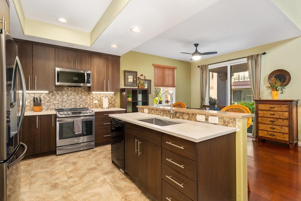 Condo, 2 Bedrooms | Private kitchen | Coffee/tea maker, fridge, oven, stovetop