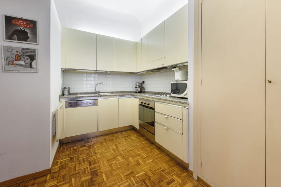 Comfort Apartment | Private kitchen | Fridge, microwave, oven, stovetop