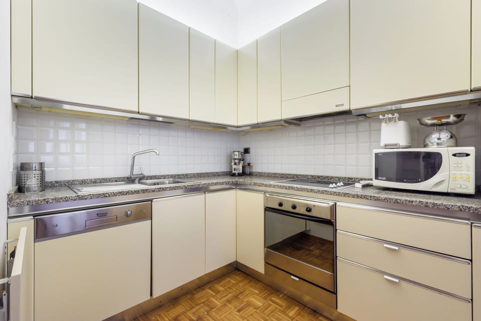 Comfort Apartment | Private kitchen | Fridge, microwave, oven, stovetop