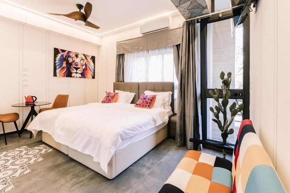 Superior Studio, 1 King Bed | Minibar, iron/ironing board, free WiFi, bed sheets