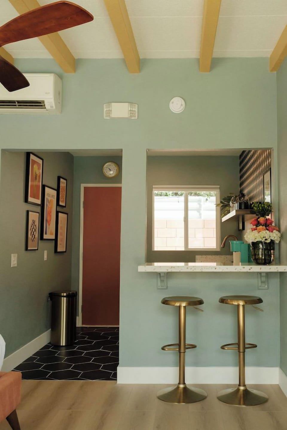 Laptop workspace, blackout drapes, iron/ironing board, free WiFi