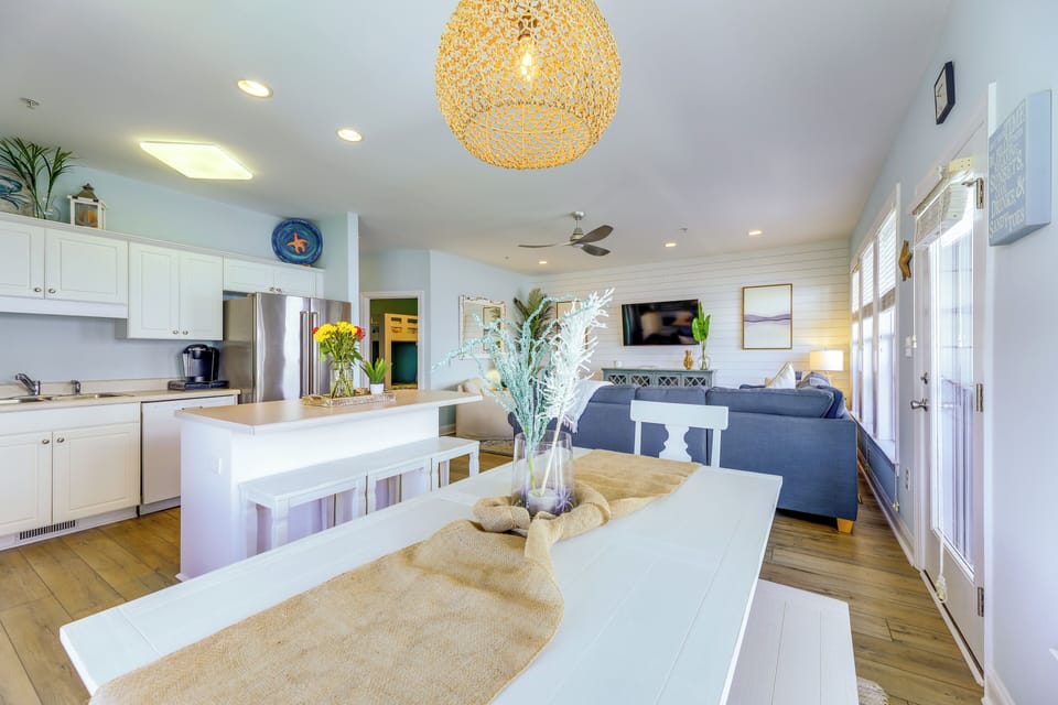 Dining Area | Single-Story Unit | Dishware & Flatware Provided | Balcony Access