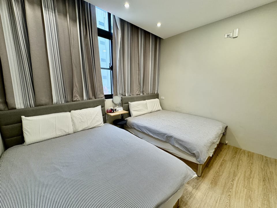Comfort House | 6 bedrooms, desk, blackout drapes, soundproofing