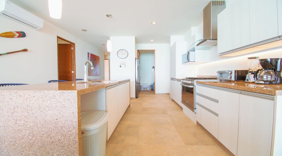 Family Condo, 3 Bedrooms, Ocean View, Sea Facing | Private kitchen | Paper towels, dining tables