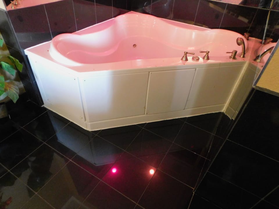 King Smoking Room with Spa Bath | Premium bedding, soundproofing, iron/ironing board (on request)