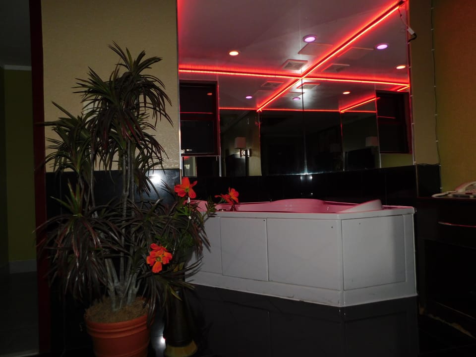 Indoor spa tub