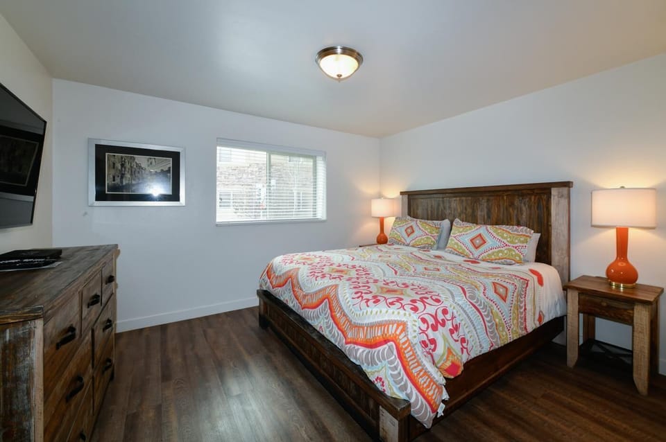 Master Bedroom (King)