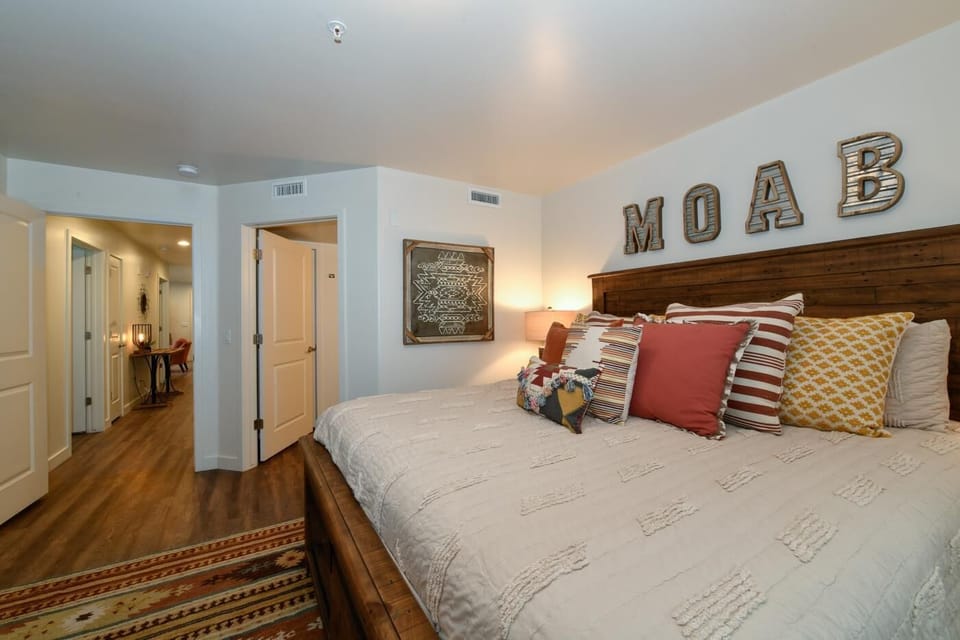 Master Bedroom (King)