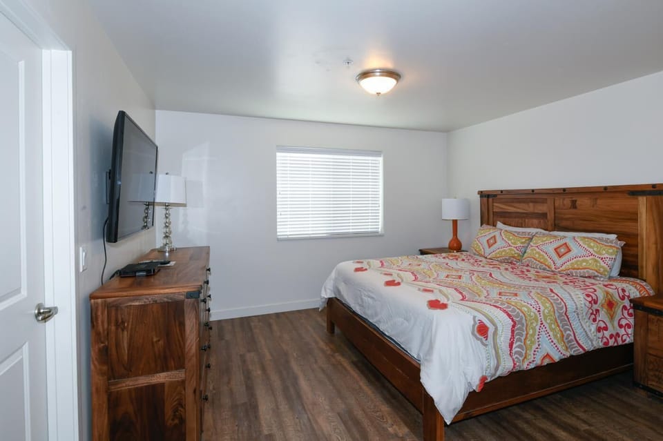 Master Bedroom (King)