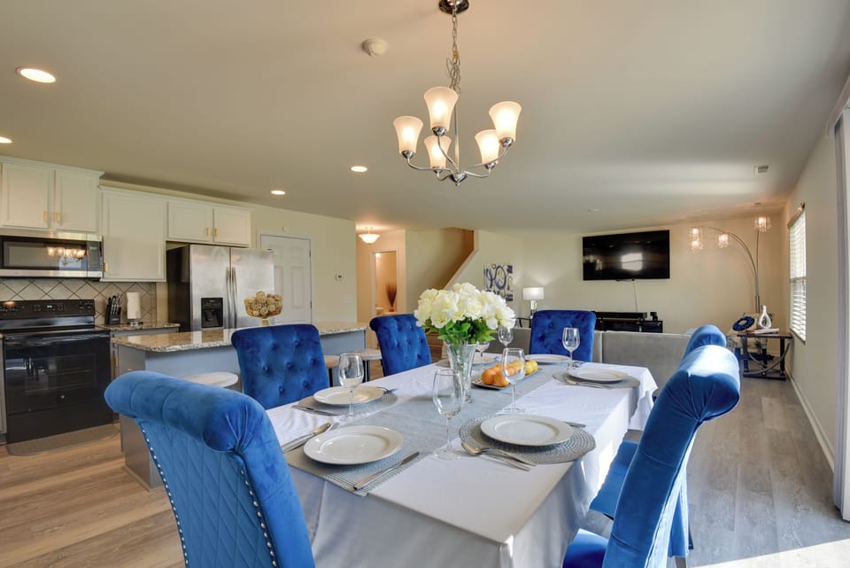 Dining Room | Dishware & Flatware Provided