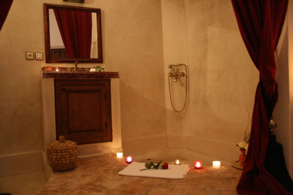 Standard Double Room | Bathroom | Designer toiletries, hair dryer, bathrobes, towels