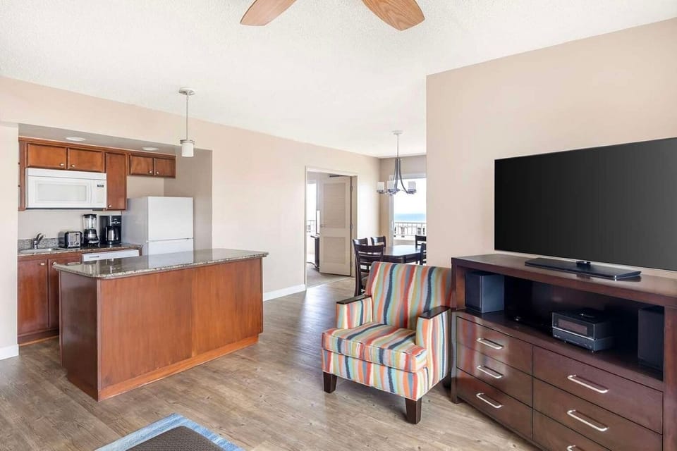 Kitchen & Dining Area