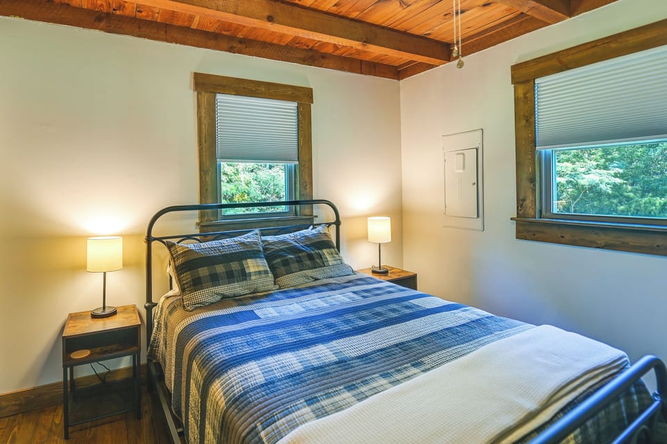 Bedroom 1 | Queen Bed | Linens Provided
