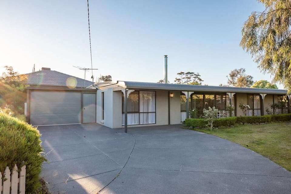House | 5 bedrooms, iron/ironing board, high-speed internet