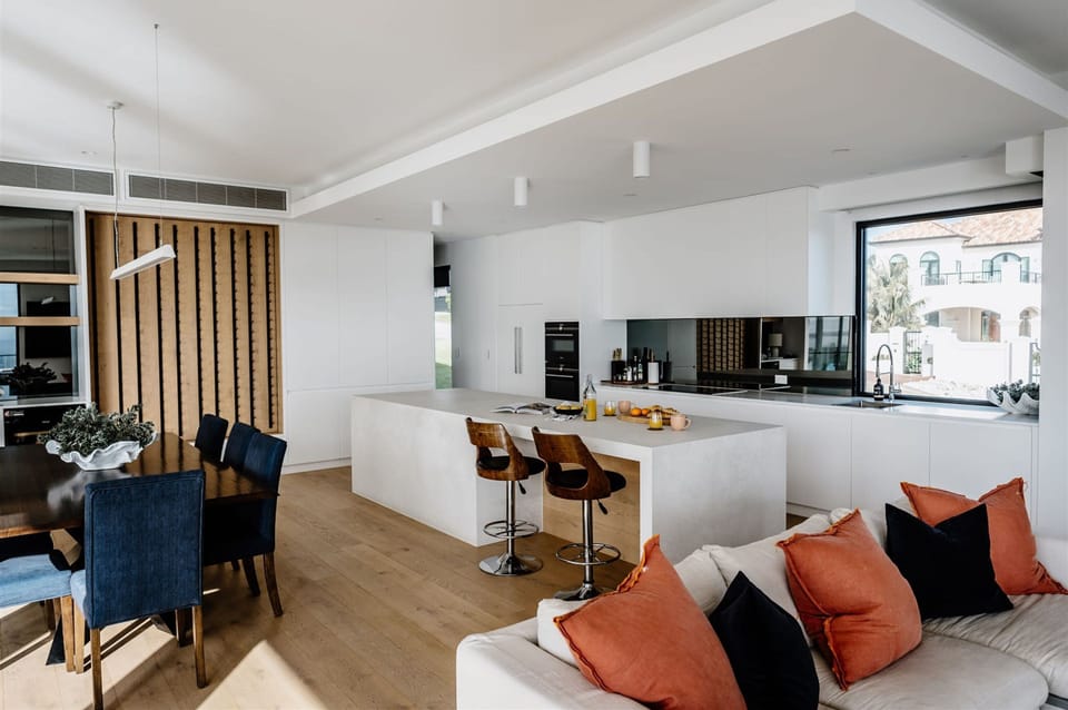 House | 7 bedrooms, desk, high-speed internet